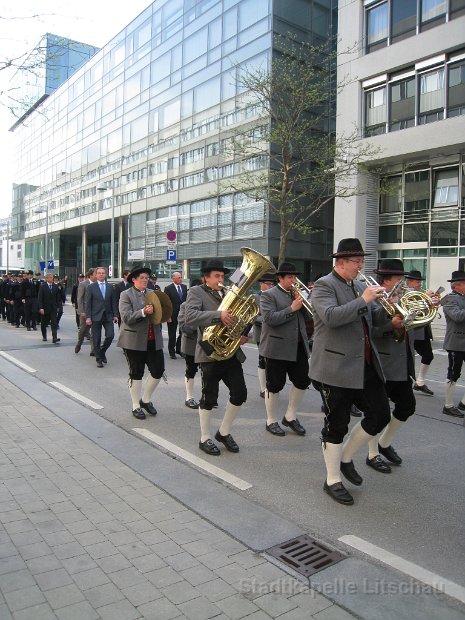 2011_04_28 Maibaumaufstellen in St. Poelten (35)